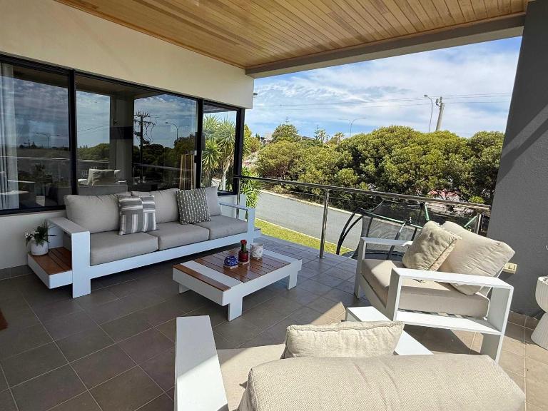 23 Coastline 3-Level Luxe Home Theatre &Pool House - B&B Perth