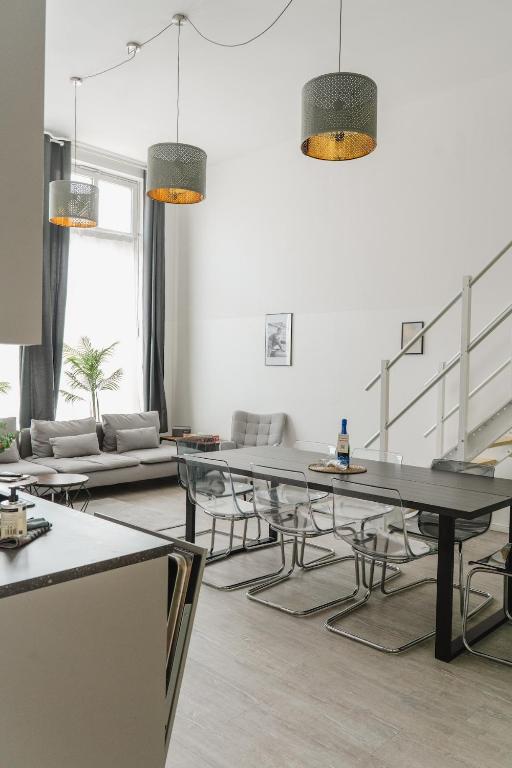 SC 00 KITA by ROCKCHAIR Apartments l SUPERHOST Status l Unique & Style Loft 2 Floors 2 Bathrooms Boxspringbeds welcomes you! - B&B Berlin