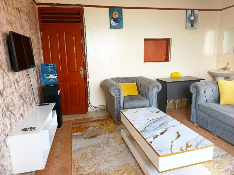 1,2and3br Greyz apartments Opp Lake Basin mall - B&B Kisumu