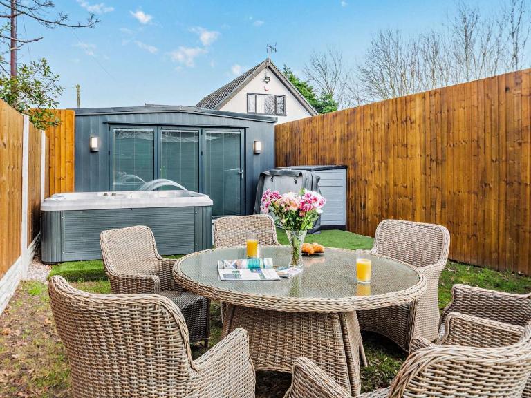 2 Bed in Rhyl oc-94036 - Bed and Breakfast Kinmel Bay