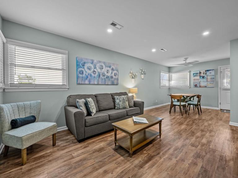 Dog Friendly - Walk to Bogue Inlet Pier - Ferienwohnung Emerald Isle