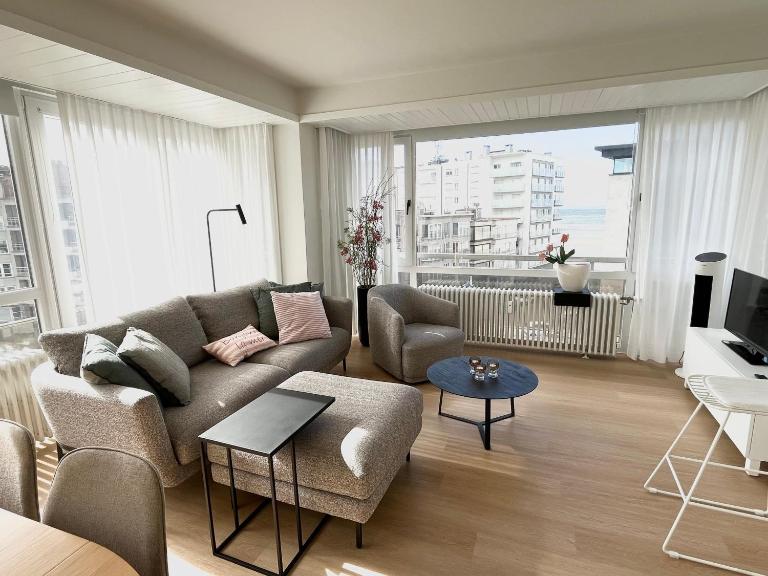 Beach Suite Leonie Koksijde met zeezicht met AIRCO vanaf 15juli - Chambres d'hôtes Coxyde