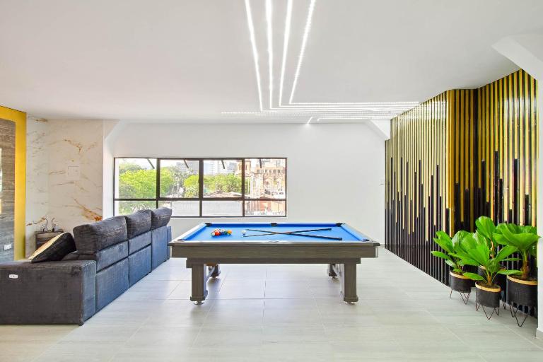 2 bedroom top floor with pool table, 1 block from Lleras park p9 - Bed and Breakfast Medellín