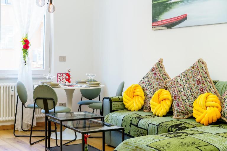 Komsi Group Apartments Genova - Bed and Breakfast Genua