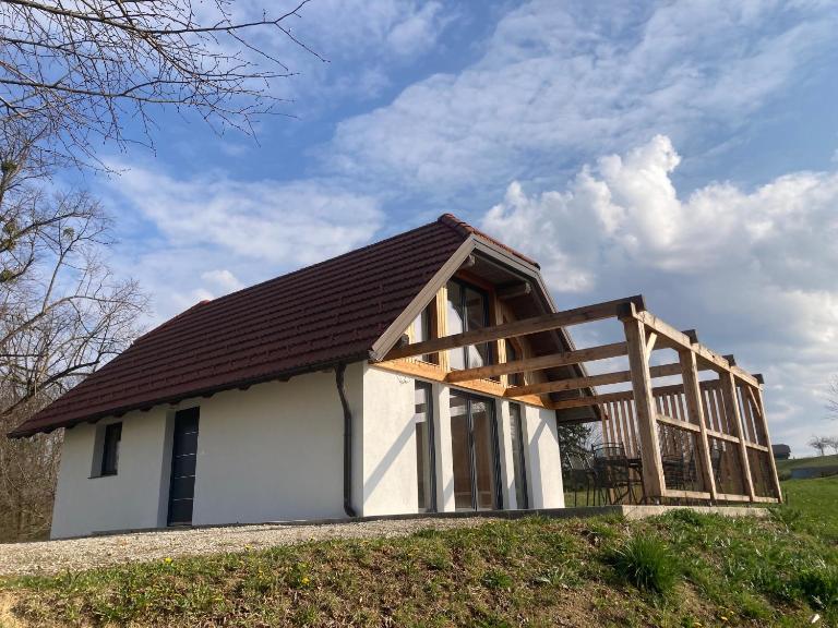 Hiša pri Lipi - Chambres d'hôtes Pristava pri Mestinju