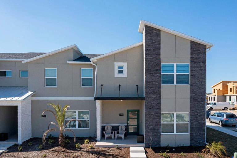Gorgeous 5 Bd w/ Pool Close to Disney @ Champions Gate 948 - B&B Kissimmee
