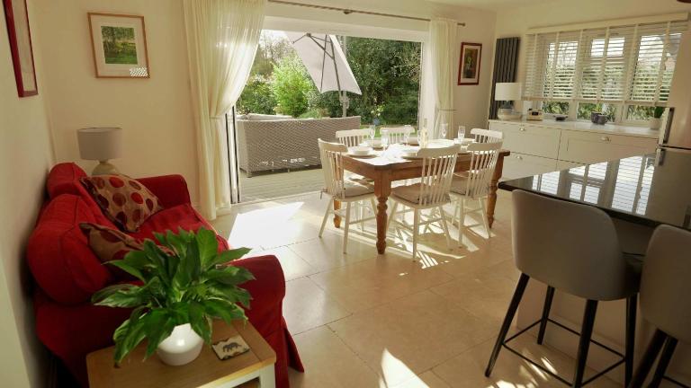 Spacious Home in the Cotswolds Parking & Garden - Ferienwohnung Kemerton