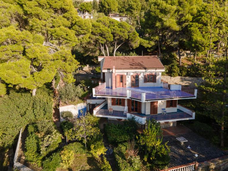 Grande Villa panoramica con accesso diretto alla spiaggia - Chambres d'hôtes Castellabate