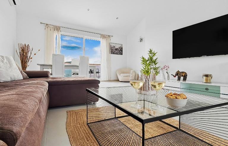 Maison rénovée, 2 SdB, 4P, Belle Vue Terrasse, Wifi - B&B Bagnols-en-Forêt