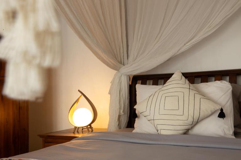 Beatrix Villa Seminyak with Private Pool & Garden - Bed and Breakfast Seminyak