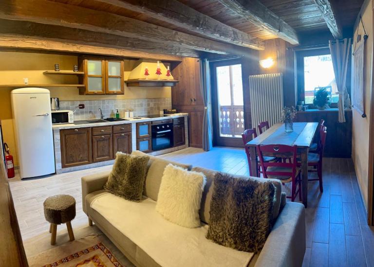 Tsi nos La Salle appartamento con giardino e balcone - B&B La Salle