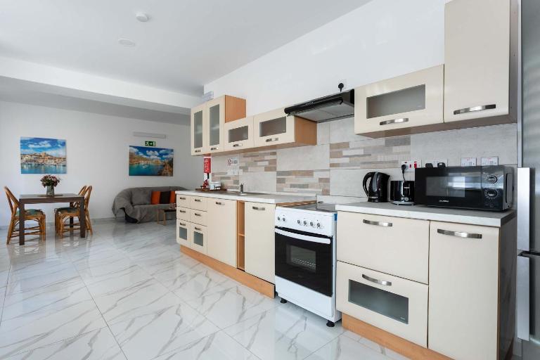 Sliema 2BDR Apartment Just Off Seafront - Ferienwohnung Sliema