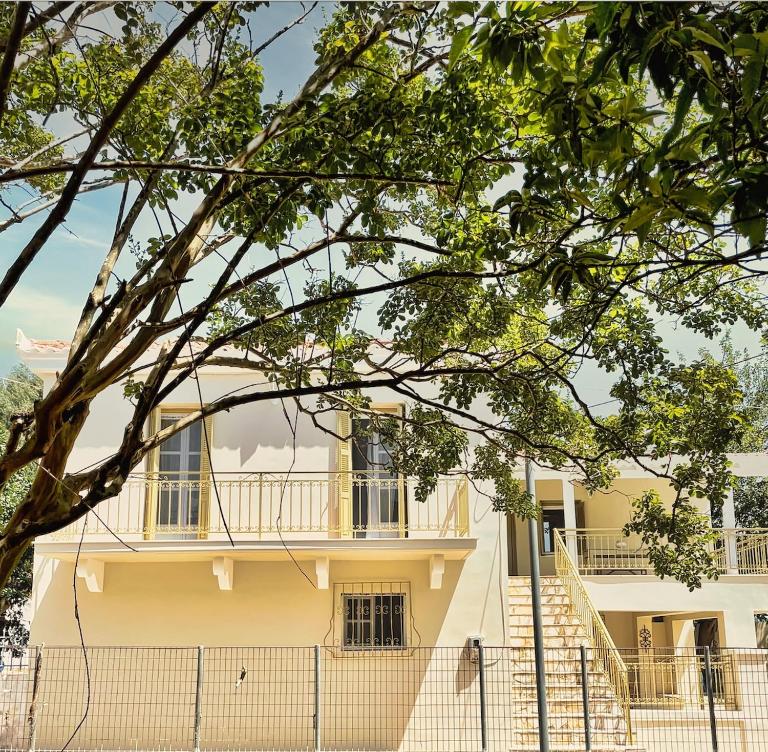 Gaea Family House near Beaches & Historic Sites - B&B Chomatáda