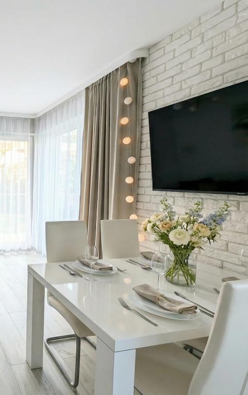 Deluxe Suite, 150 meters to Beach, Large Balcony, Parking, Lift, Porta Mare Leśne Tarasy - B&B Dziwnówek