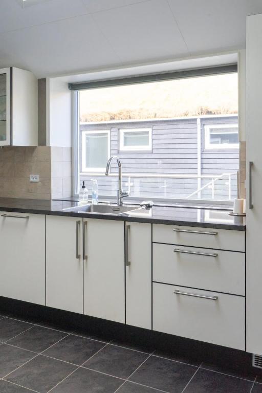 High end spacious 2 BR for 4 guests Torshavn - B&B Tórshavn