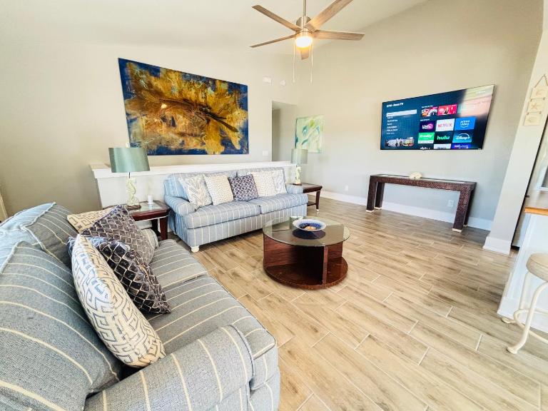 TUNA New Reno 1Mile 2 Beach Full Kit WD Large 2BD 2BA - B&B Bonita Springs