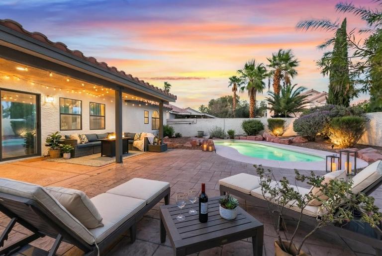 Luxury Vegas Escape,Pool, Playroom & Mtn Views - B&B Las Vegas