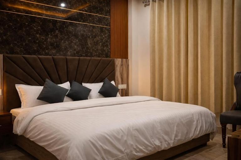 Cedarwood 2BHK Near Mall Road w Mountain View - B&B Dalhousie