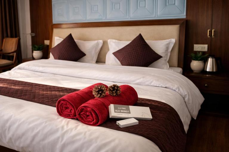Aura Montane luxury cottages - B&B Manāli