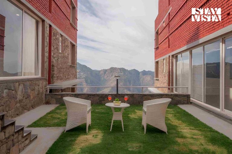 StayVista at Aspen at Elysium Estate 2BR Valley View with Bonfire & Meals - Ferienwohnung Kiār