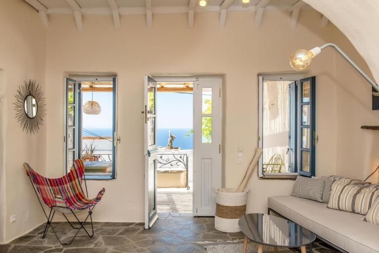 Triantaros Iconic House by Tinosstay - Bed and Breakfast Triantáros