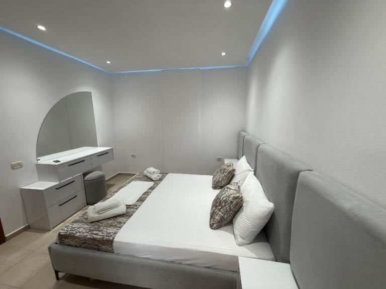 Florenc Apartment Sarande - Bed and Breakfast Sarandë