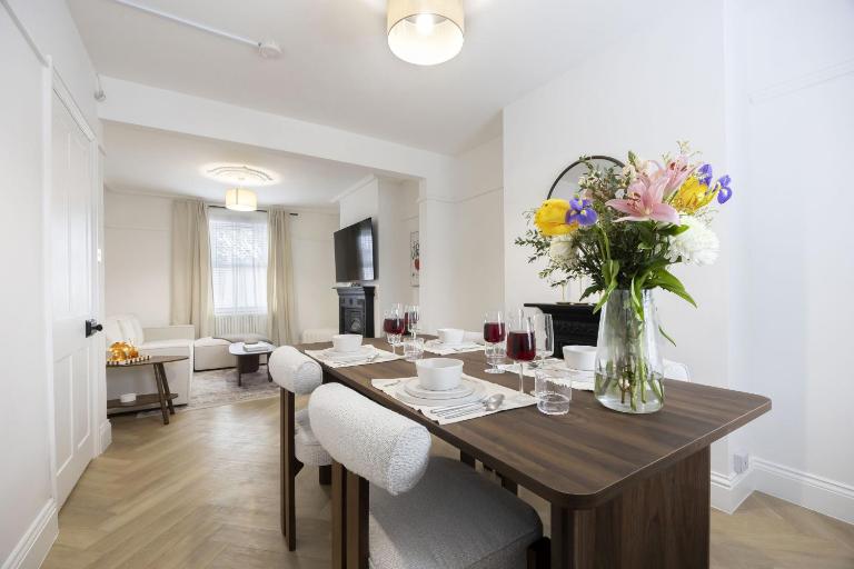 Stylish 2-Bed Home Close to Cheltenham Town Centre - B&B Cheltenham