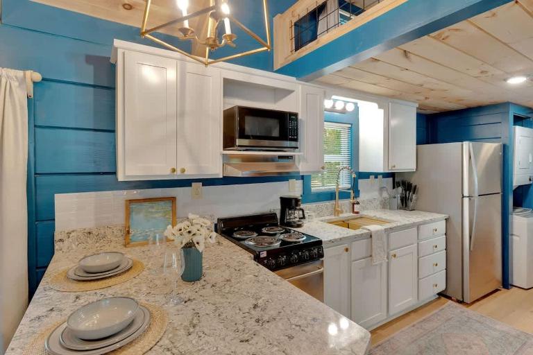 Pops Cabin Lookout Mountain Luxury Tiny Home - B&B Chattanooga