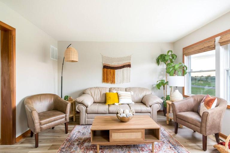 Boho Cleveland Bungalow - Sun-Drenched 2BR with Deck - B&B Creston