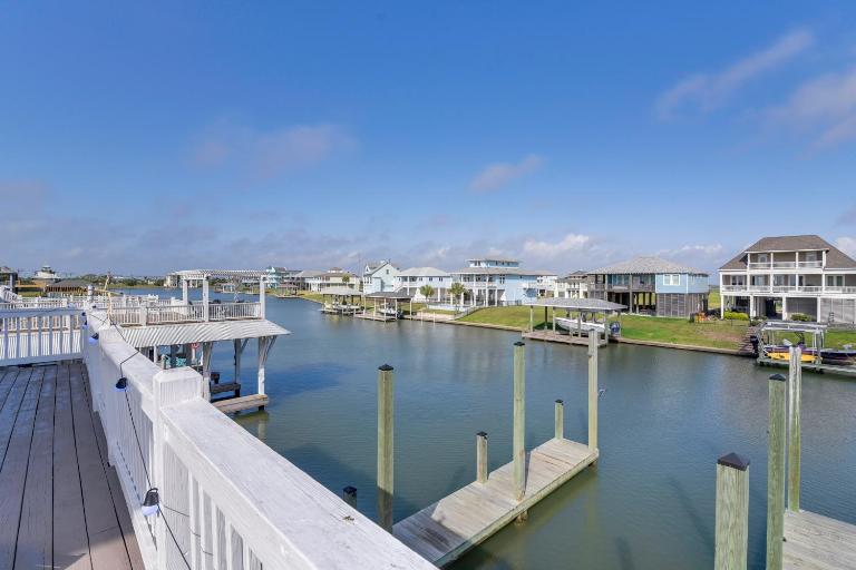 Walk to Beach! Bayfront Port Bolivar Home w/ Dock - B&B Port Bolivar