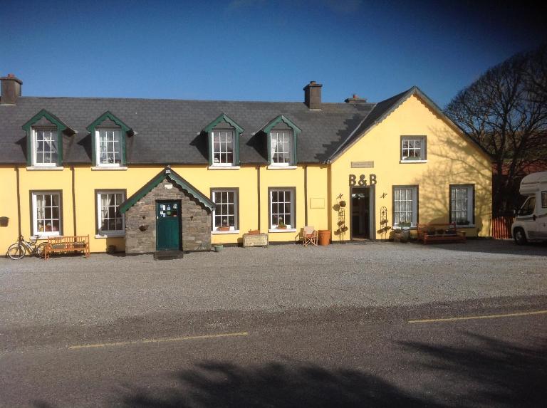 The Old School House B&B - Bed and Breakfast Ballinskelligs