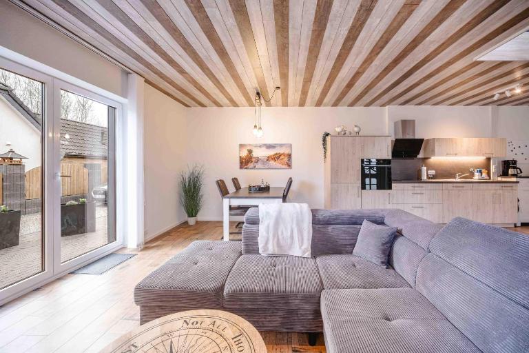 Haus Sonnengelb - Ferienwohnung Taarstedt
