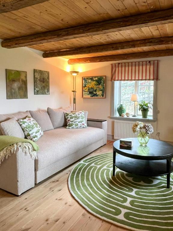 1929 Cottage With Views Of Lygnösjön - B&B Alingsås