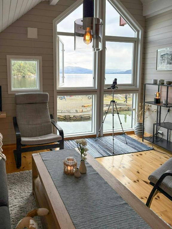 Cabin With Private Pier By The Sea At Tittelsnes - B&B Valevåg