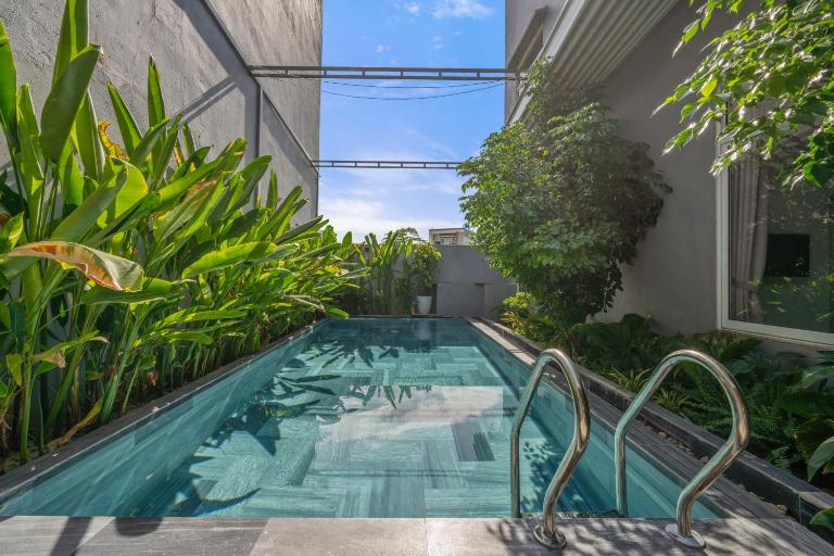 Cam On Beach 4-Bedroom Villa - Private Pool - Free Airport Pickup - B&B Da Nang