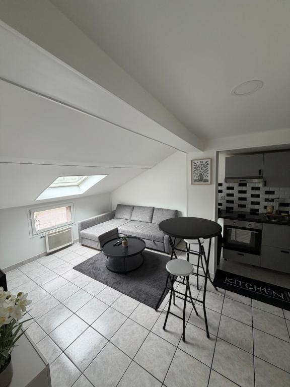 T3 duplex Cosy Centre-ville Longjumeau Proche RER TGV Orly - B&B Longjumeau