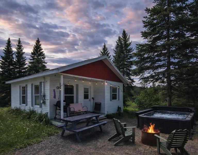Mountain Breeze Refuge near Mont-Ste-Anne - B&B Saint-Tite-des-Caps