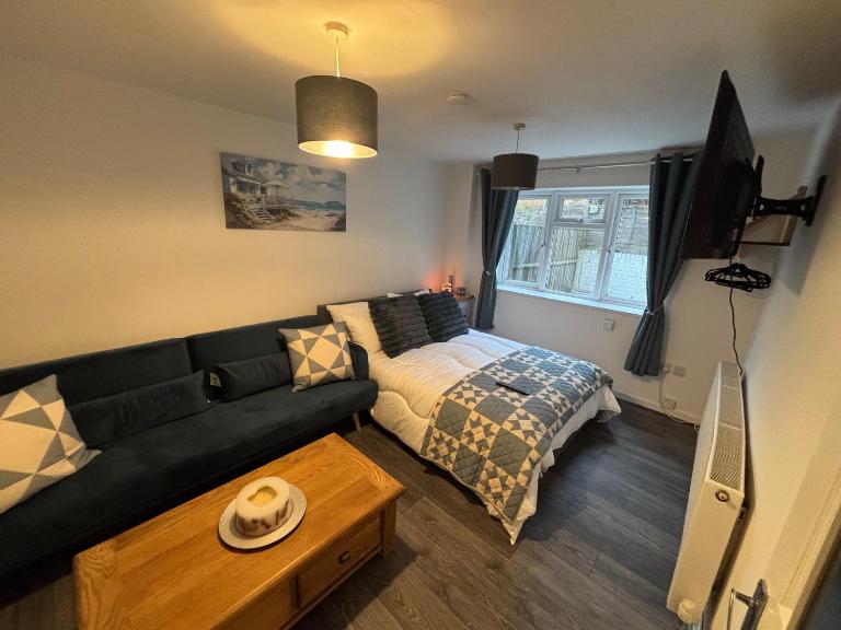 Neptune Nights - Ferienwohnung Pontnewynydd