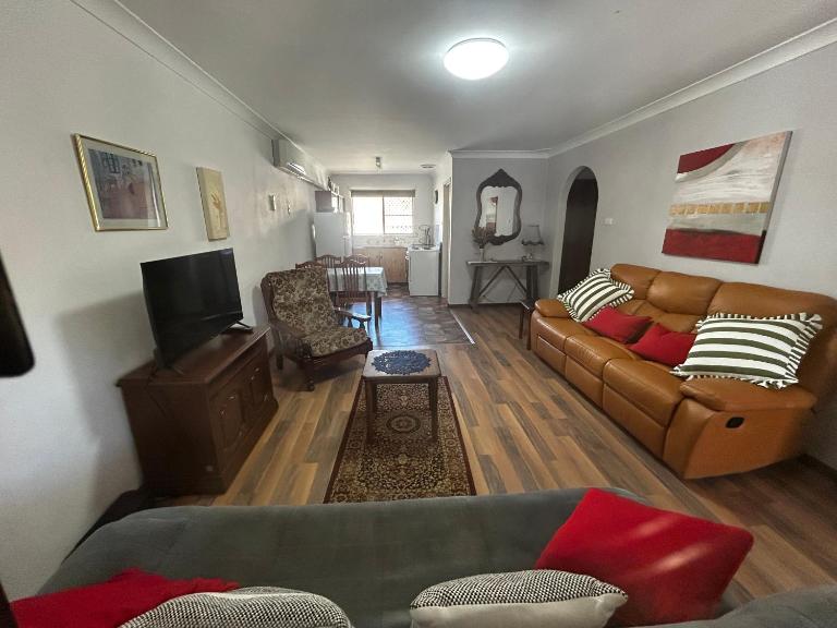 Champion Bay Beach Unit, with own carport, - Ferienwohnung Geraldton