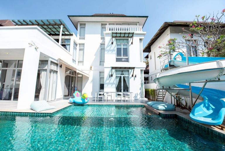 Sea Sky Pool Villa, Pattaya - B&B Ban Na Chom Thian