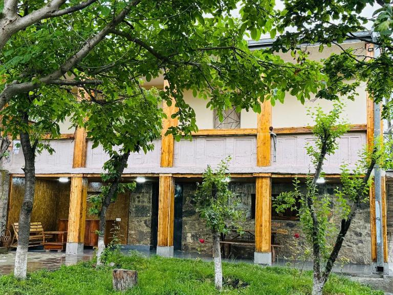 LorvaToon - B&B Alaverdi