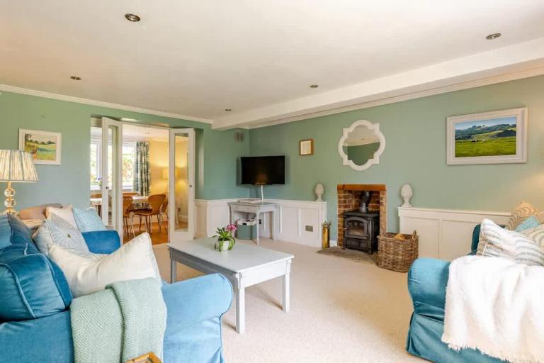 Charming Barn Retreat Near Pewsey & Woodborough - B&B Woodborough
