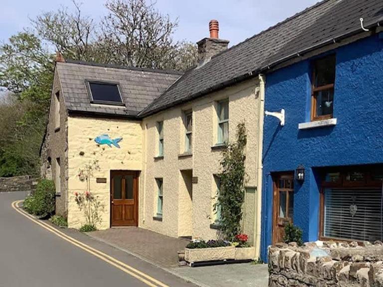 Bwthyn Strathmore - Charming 18th-Century Cottage in Solva's Heart - B&B Solva