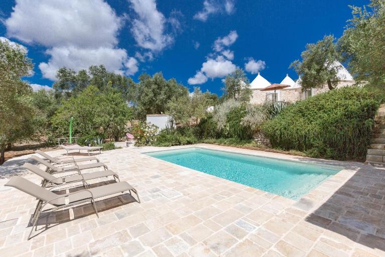 Trullo Lui by Borgo Paoli , Authentic Retreat with exlusive Pool & Olive Grove in Ostuni - B&B Ostuni