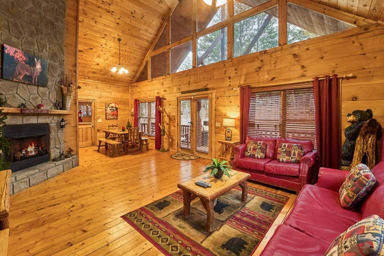 XL 1 BR Cabin with Loft - HOT TUB - ARCADE near Gatlinburg & PF - B&B Sevierville