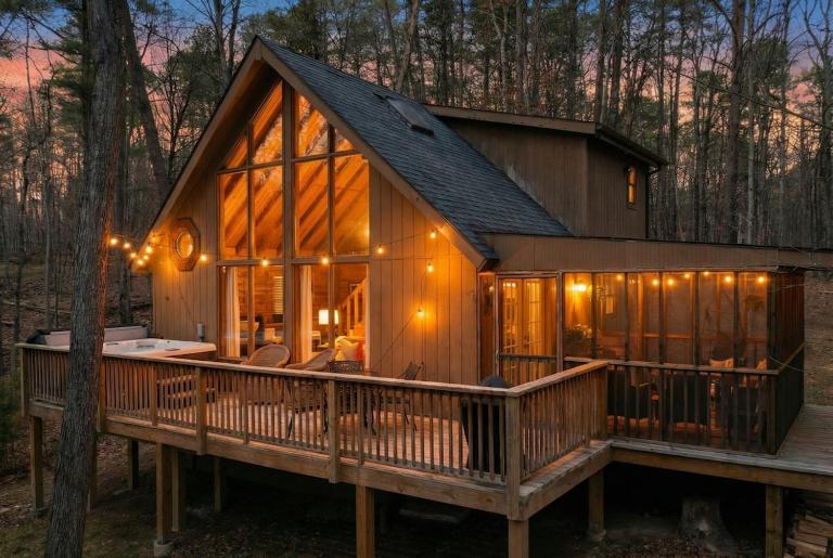 Dog-Friendly A-Frame with Hot Tub and Firepit - Bed and Breakfast Hedgesville