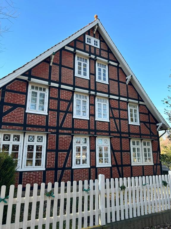 Zentral und ruhig, charmante Altbauwohnung - Bed and Breakfast Helpsen