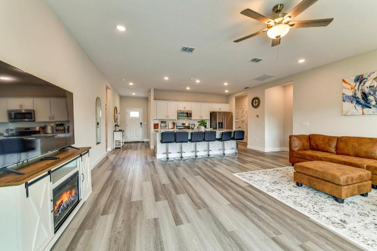 Home < 1-Mi Walk to Warm Mineral Springs Park! - Chambres d'hôtes North Port