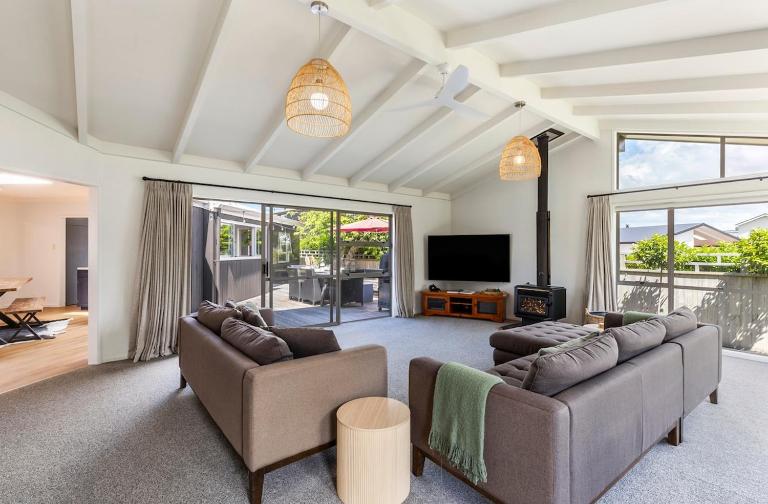 Spa & Play at Rainbow Point - B&B Taupo