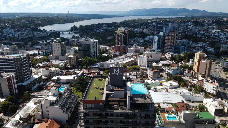 Depto Céntrico, Cochera, Pile climatizada, y Pile exterior - Chambres d'hôtes Villa Carlos Paz